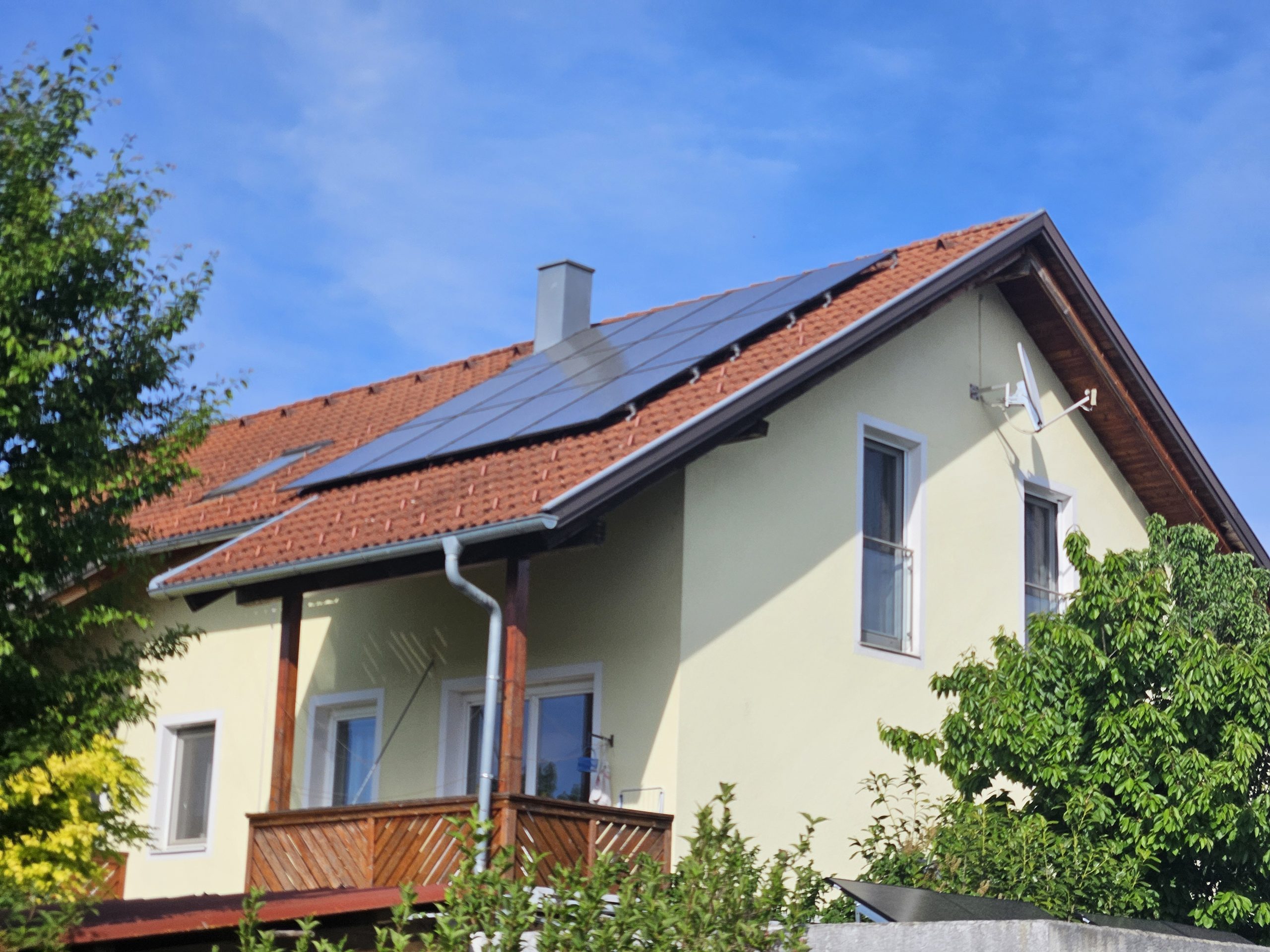 Westseitige Photovoltaikanlage auf Reihenhaus